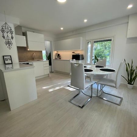 Апартаменти Modern Apt - King-Size Bed - Wifi -Self Check In Рованіемі Екстер'єр фото